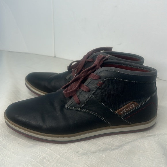 Vince Mens Chukka  boots in black and red main image 10